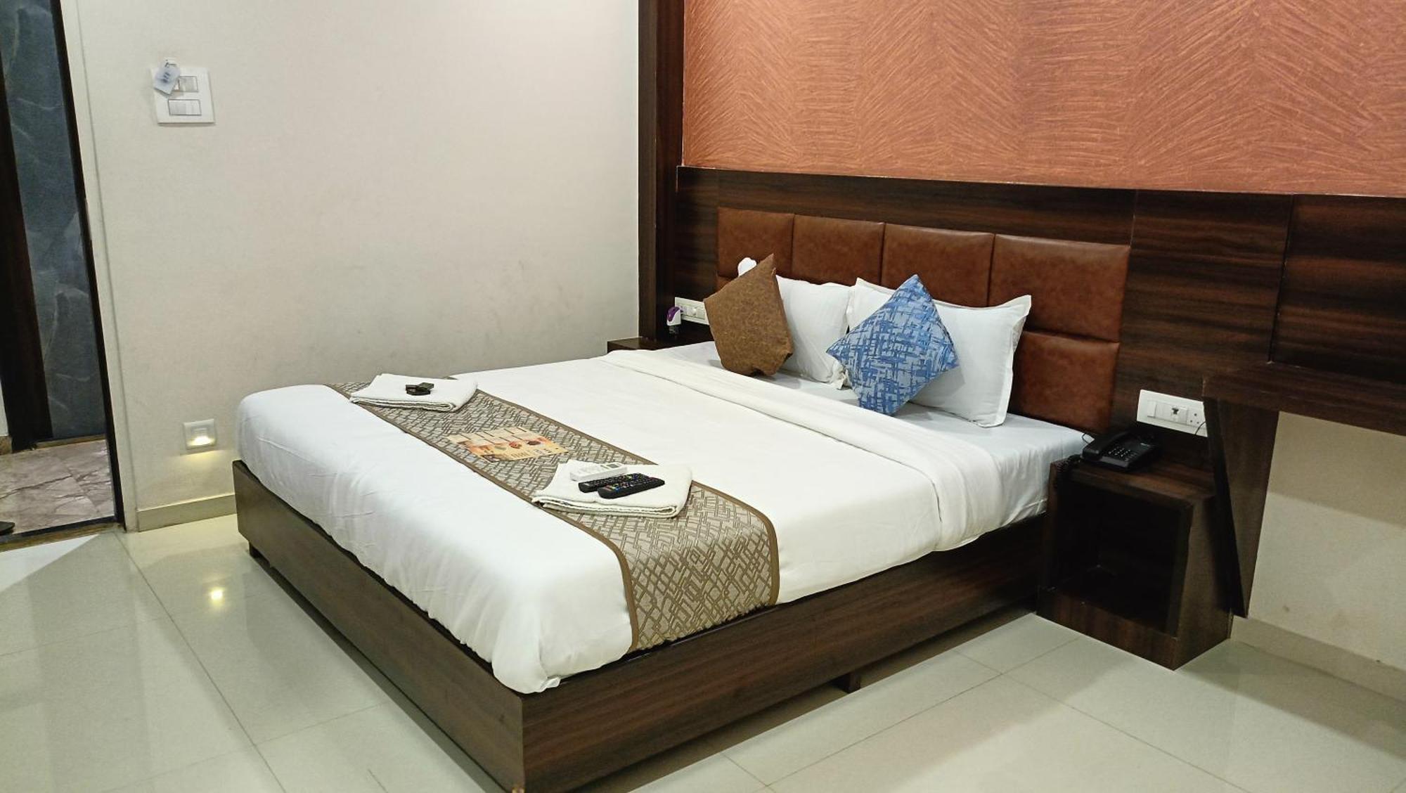 Hotel Bkc Anex Near Bandra Kurla Complex Bombay Esterno foto